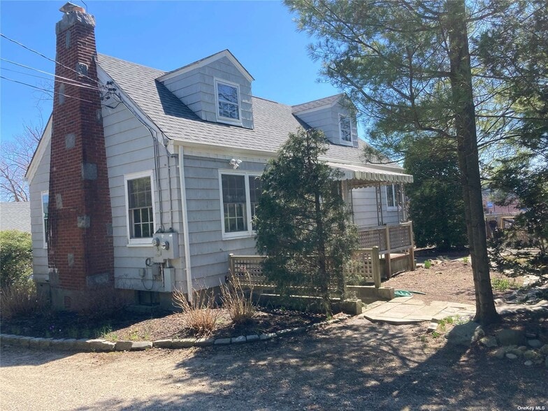 280 Spur Dr N, Bay, Bay Shore, NY à vendre - Photo du bâtiment - Image 2 de 12