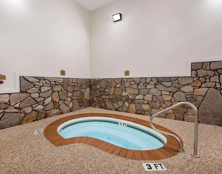 109 Main St, Hill City, SD for sale - Interior Photo - Image 3 of 12