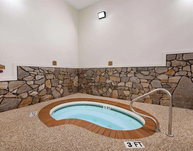 109 Main St, Hill City, SD à vendre - Photo intérieure - Image 3 de 12