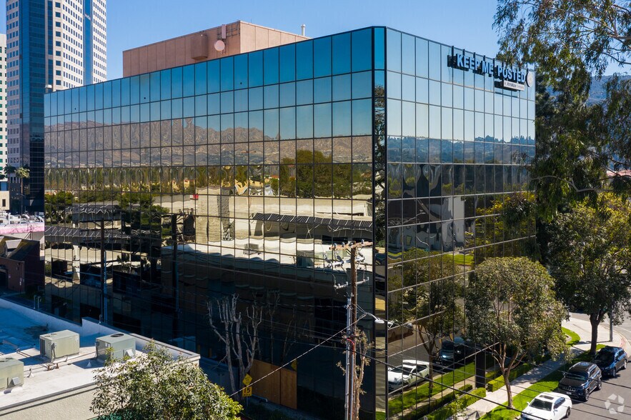 4111 W Alameda Ave, Burbank, CA à louer - Photo du bâtiment - Image 2 de 6