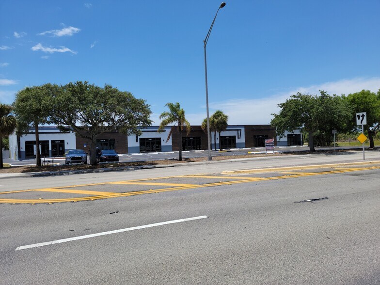 1299 S Dixie Hwy, Deerfield Beach, FL à louer - Photo du bâtiment - Image 3 de 11