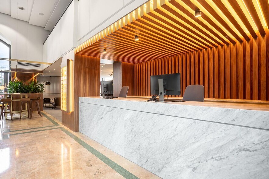 Bureau dans Bordeaux à louer - Hall d’entrée - Image 3 de 5