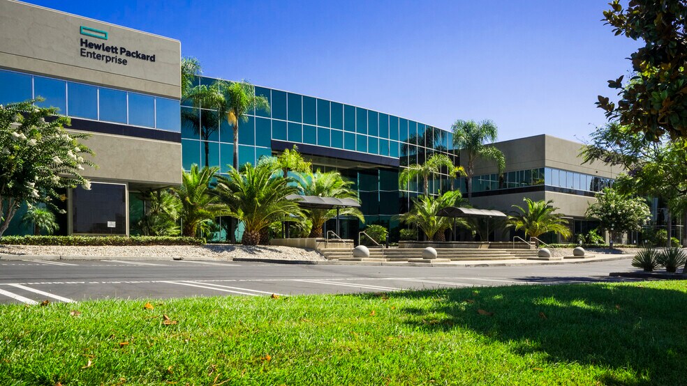 181 W Huntington Dr, Monrovia, CA for lease - Building Photo - Image 2 of 6