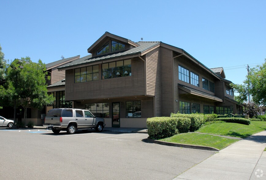 2200 Range Ave, Santa Rosa, CA à louer - Photo du bâtiment - Image 3 de 11