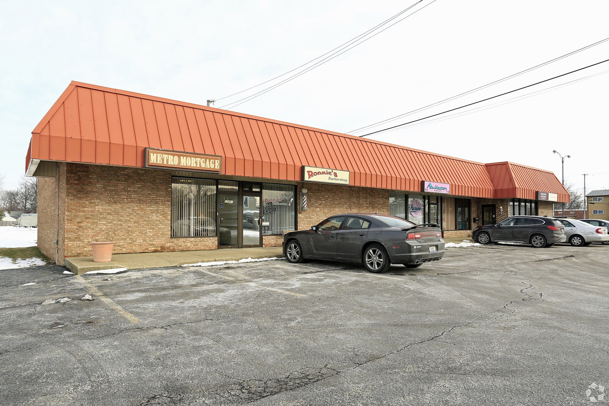 Springcrest Shopping Center portfolio of 2 properties for sale on LoopNet.ca Primary Photo- Image 1 of 2