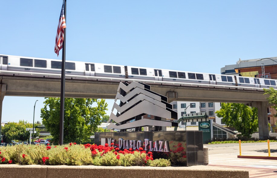 2175 N California Blvd, Walnut Creek, CA à louer - Photo du bâtiment - Image 3 de 11