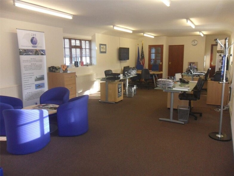 Sandhawes Hl, East Grinstead for lease - Building Photo - Image 3 of 4