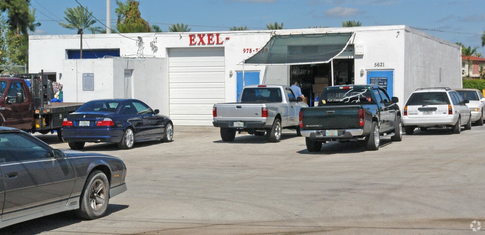 5621 NW 8th St, Margate, FL for sale - Primary Photo - Image 1 of 8