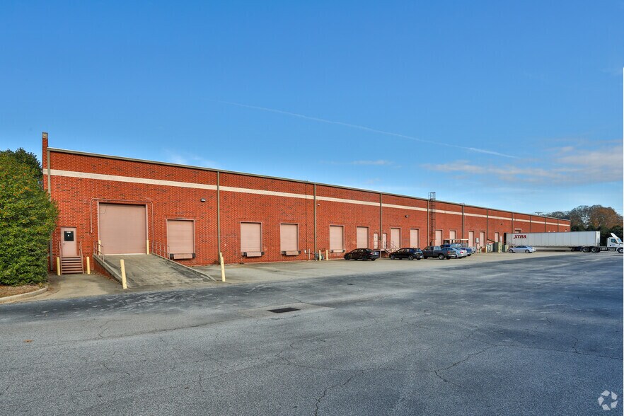 25 Brookfield Oaks Dr, Greenville, SC à louer - Photo du bâtiment - Image 2 de 9