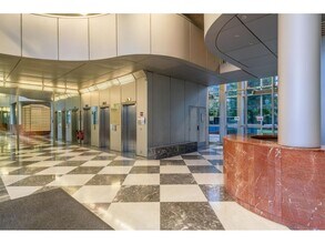 Office in Noisy-le-Grand for lease Interior Photo- Image 2 of 7