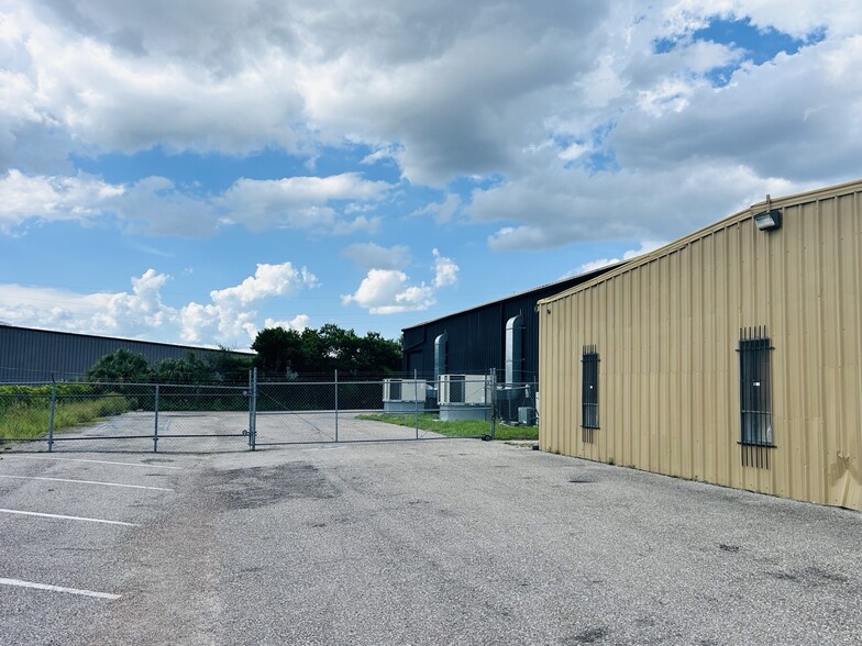 6955-6973 Hanging Moss Rd, Orlando, FL for lease - Building Photo - Image 2 of 4