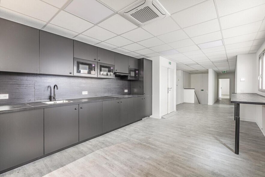 46 Rue Duhesme, Paris à vendre - Photo du bâtiment - Image 3 de 10