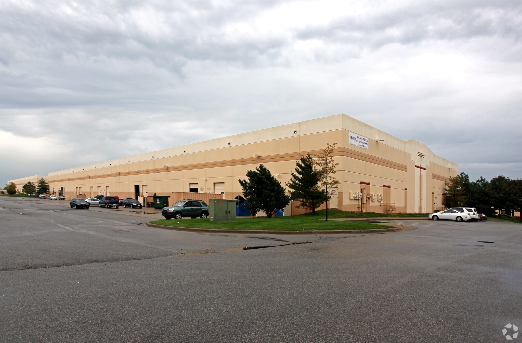 11000-11032 Strang Line Rd, Lenexa, KS for lease Primary Photo- Image 1 of 7