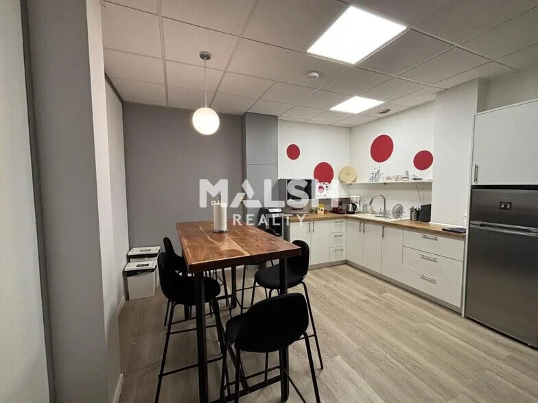 Office in Limonest for sale - Interior Photo - Image 2 of 16