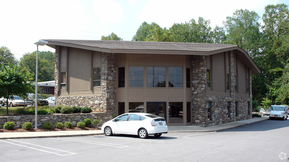 1091 Hendersonville Rd, Asheville, NC for lease - Building Photo - Image 2 of 5