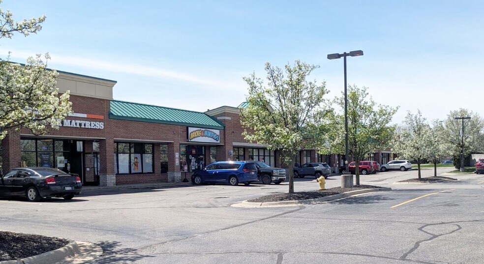 15222-15290 Canal Rd, Clinton Township, MI à louer - Photo du bâtiment - Image 2 de 3