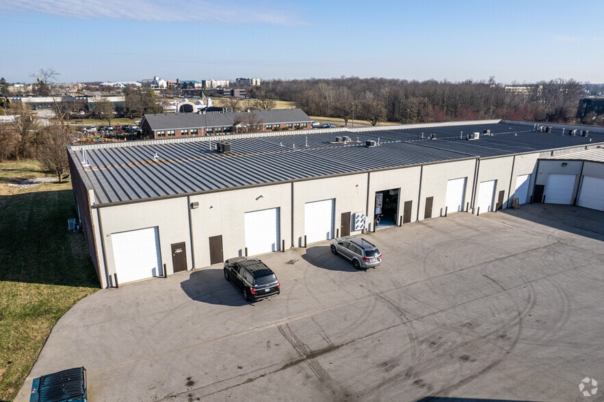 1902 Campus Pl, Jeffersontown, KY for sale - Building Photo - Image 2 of 17