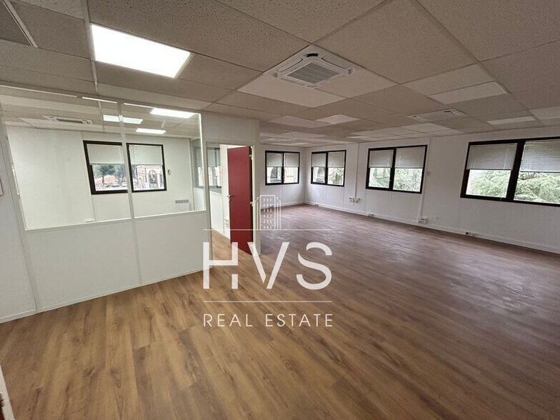 11 Boulevard De La Grande Thumine, Aix-en-Provence for lease - Interior Photo - Image 2 of 6
