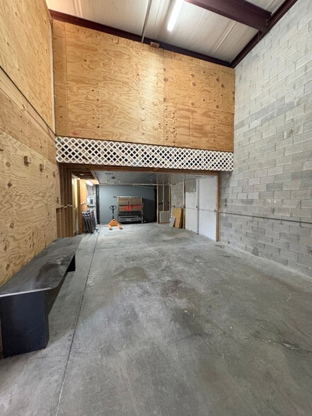 1553 SE South Niemeyer Cir, Port Saint Lucie, FL for sale - Building Photo - Image 3 of 12