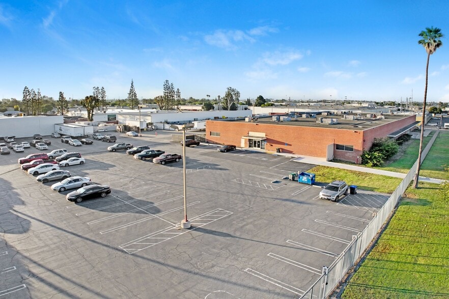 1001 S Grand Ave, Santa Ana, CA for lease - Building Photo - Image 3 of 5
