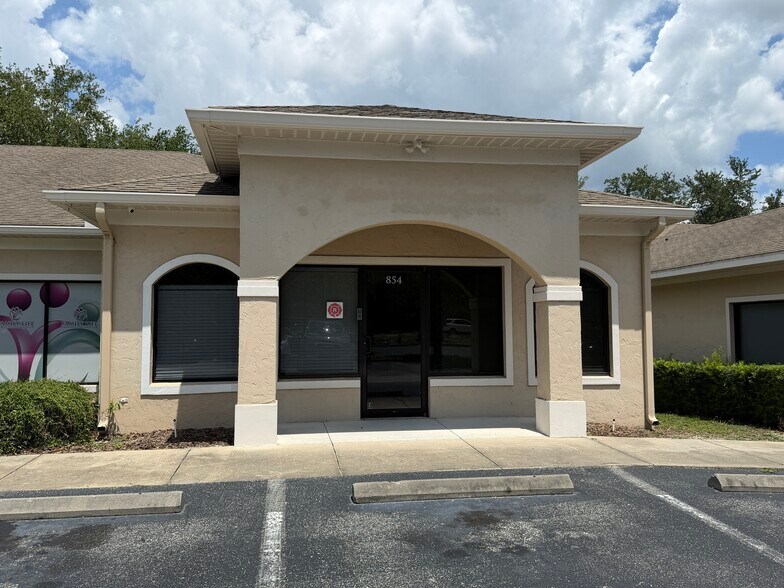 854-880 S Duncan Dr, Tavares, FL à louer - Photo du bâtiment - Image 2 de 13