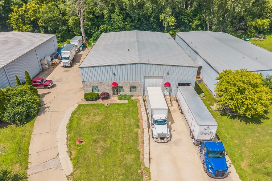 144 Thunderbird Ln, East Peoria, IL for sale - Primary Photo - Image 1 of 1