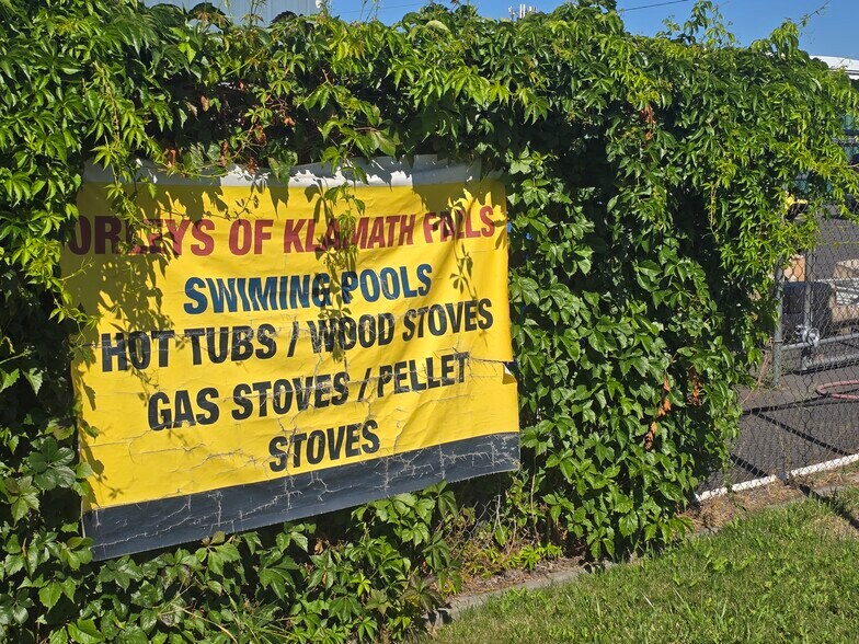 2120 Washburn Way, Klamath Falls, OR à vendre - Photo du bâtiment - Image 3 de 4