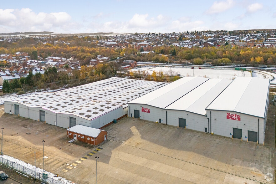 Portfolio of 2 properties for sale on LoopNet.ca - Building Photo - Image 2 of 6