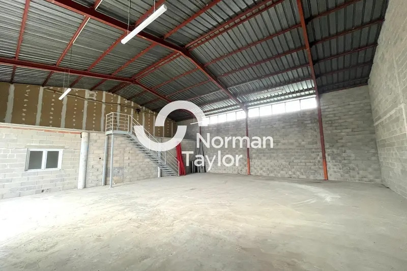 Flex in Montpellier for lease - Interior Photo - Image 1 of 3