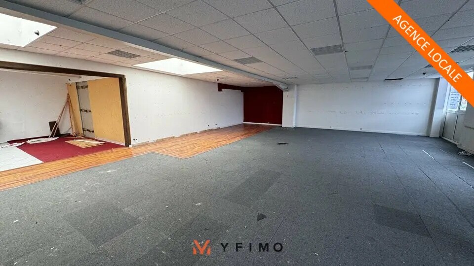 Office in Osny for sale Interior Photo- Image 1 of 7