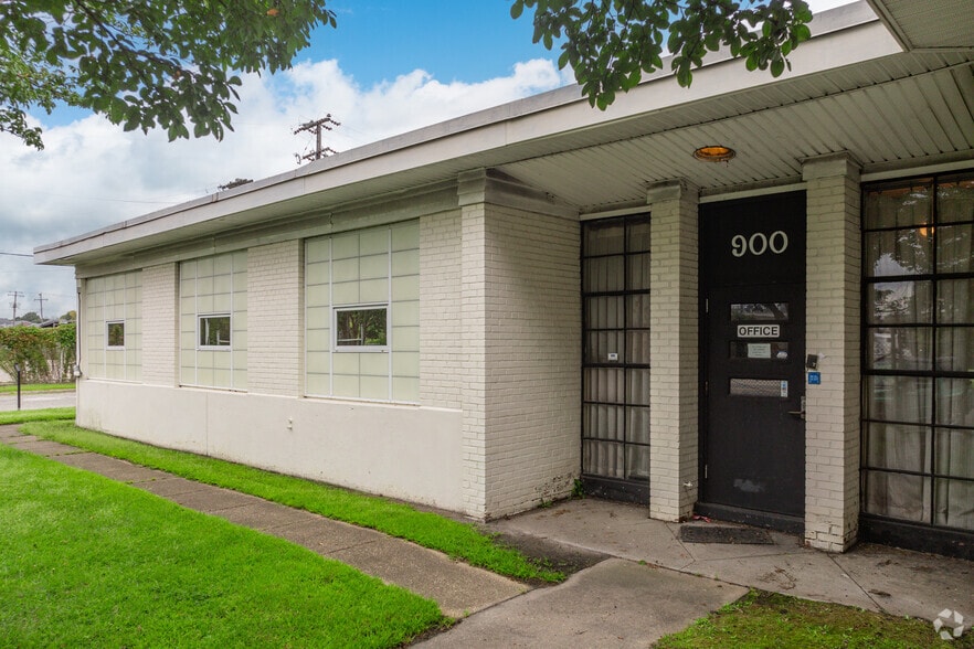 900 Jefferson Ave, Newport News, VA for lease - Building Photo - Image 2 of 9