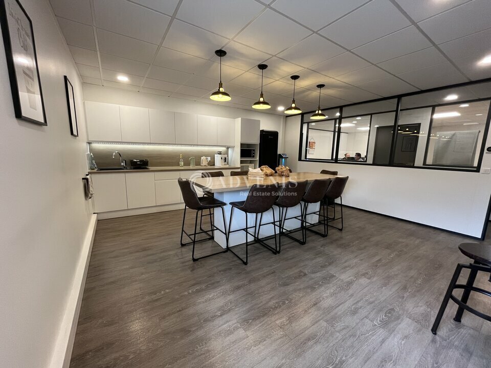 Office in Croissy-Beaubourg for sale Interior Photo- Image 1 of 13