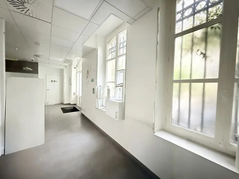 Rue Du Faubourg Saint-Martin, Paris à vendre - Photo intérieure - Image 3 de 7