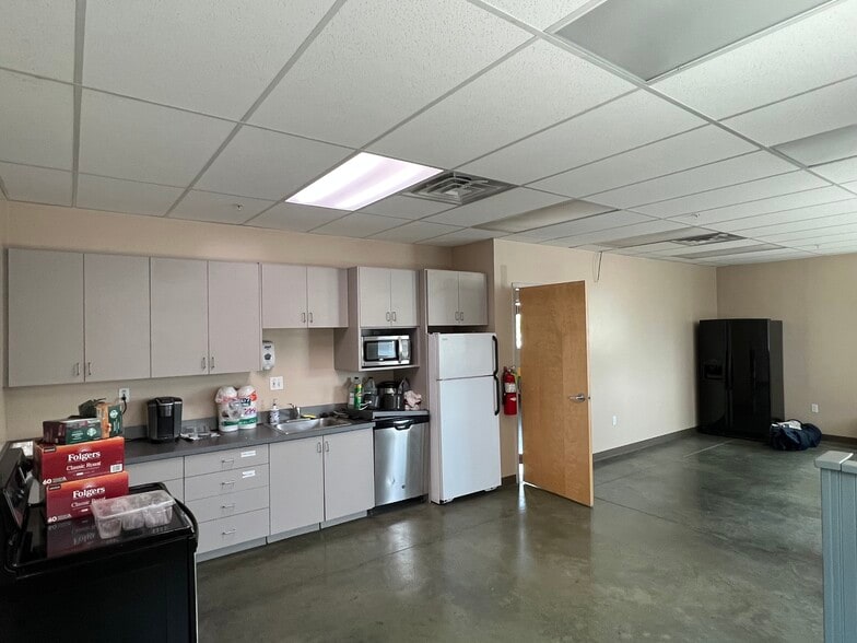 501 W 900 N, North Salt Lake, UT for lease - Building Photo - Image 2 of 8