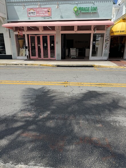 126-128 Duval St, Key West, FL for lease - Building Photo - Image 3 of 3