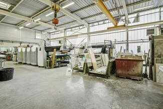 Plus de détails pour Local d'activités à louer