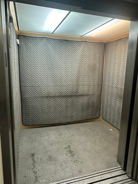 9020 Long Beach Blvd, South Gate, CA for lease - Interior Photo - Image 2 of 7