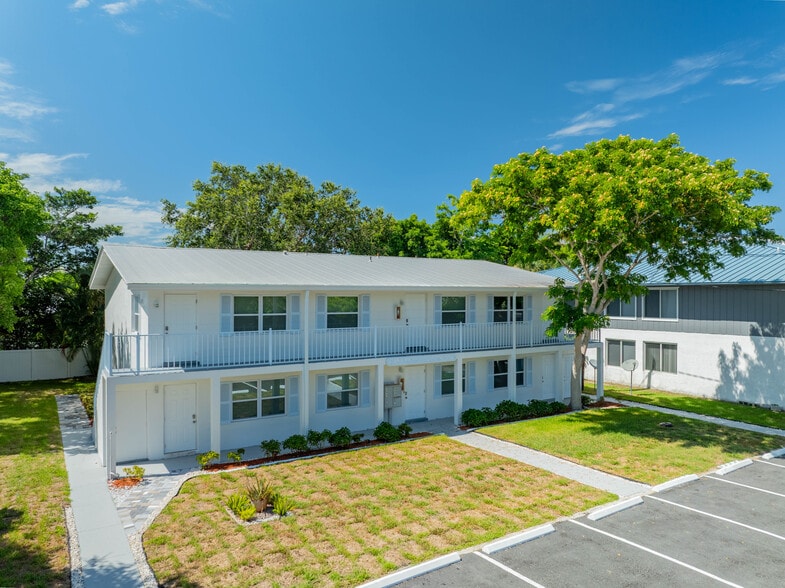 1150 Carlton Ct, Fort Pierce, FL for sale - Building Photo - Image 1 of 77