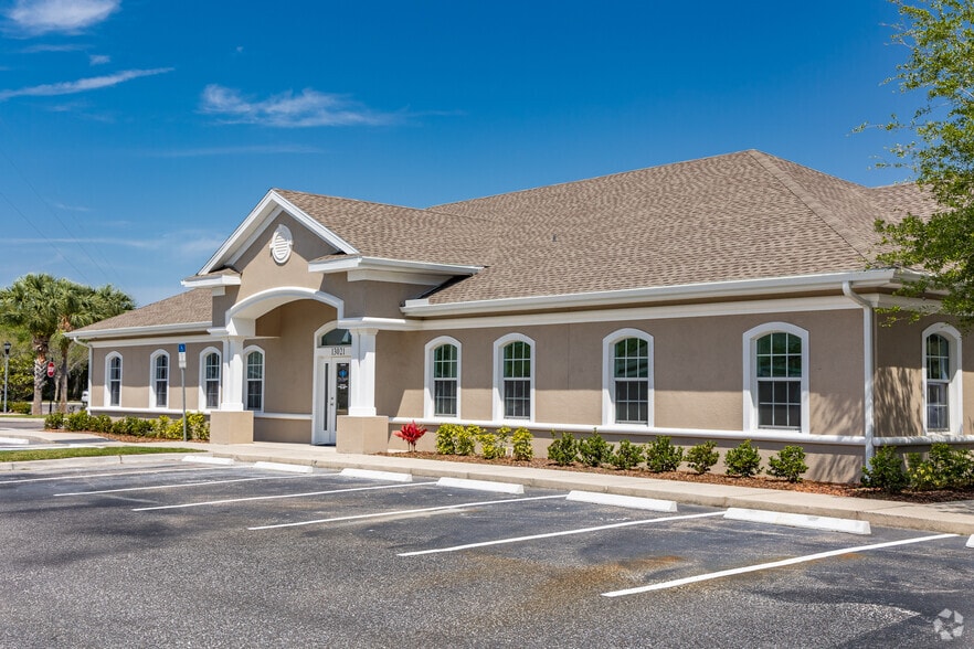 13021 W Linebaugh Ave, Tampa, FL for lease - Building Photo - Image 3 of 11