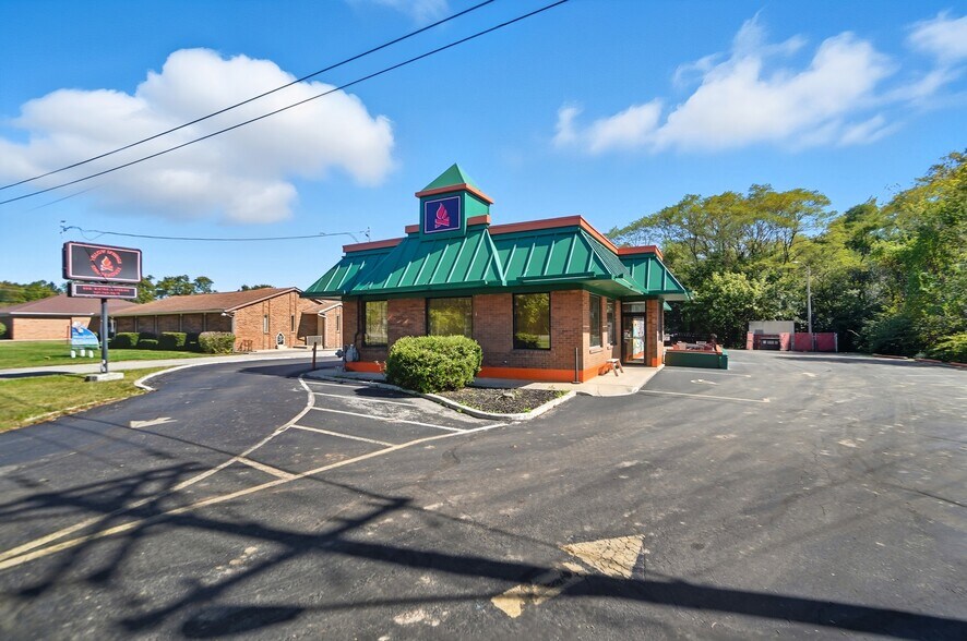 1535 Xenia Ave, Yellow Springs, OH à vendre - Photo du bâtiment - Image 2 de 19