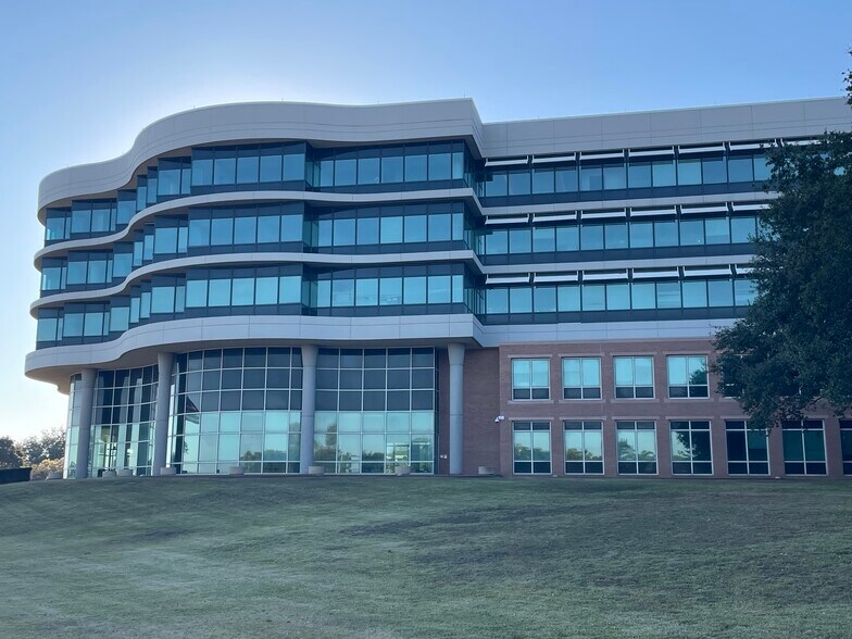 1 Energy Pl, Pensacola, FL à vendre - Photo du bâtiment - Image 2 de 77