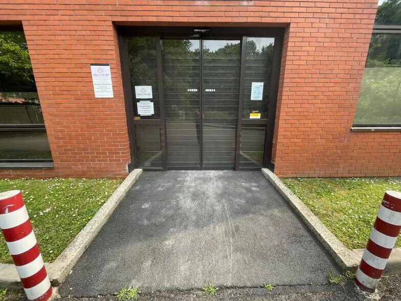 Office in for lease - Lobby - Image 2 of 5