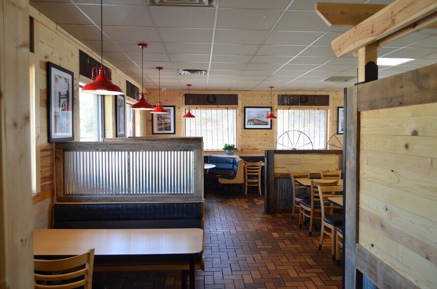 139 Green St, Bushnell, IL à vendre - Photo du bâtiment - Image 3 de 70