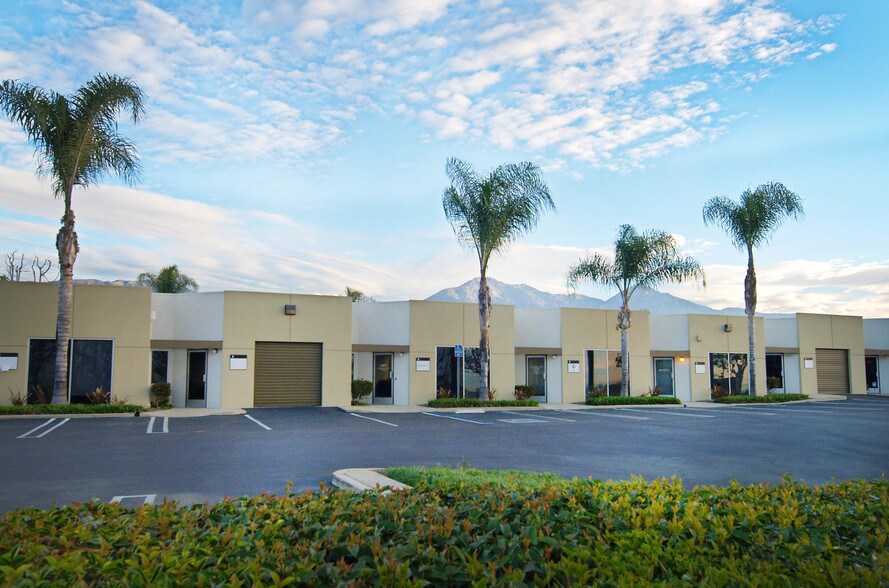 1318 N Monte Vista Ave, Upland, CA à louer - Photo du bâtiment - Image 2 de 19