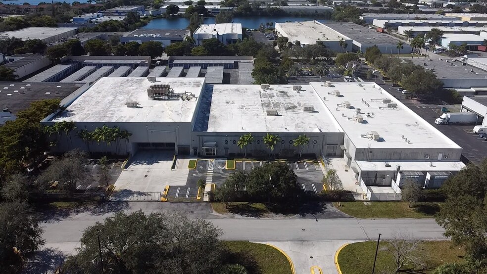16175 NW 49th Ave, Hialeah, FL à louer - Aérien - Image 2 de 10