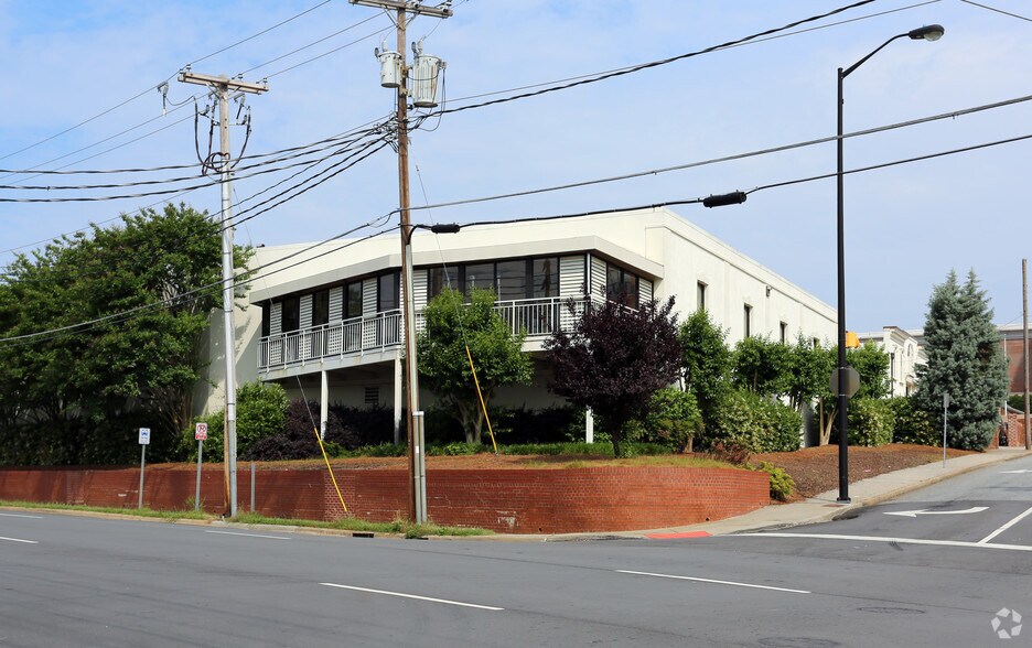116 Lindsay St, High Point, NC à vendre - Photo du bâtiment - Image 3 de 4