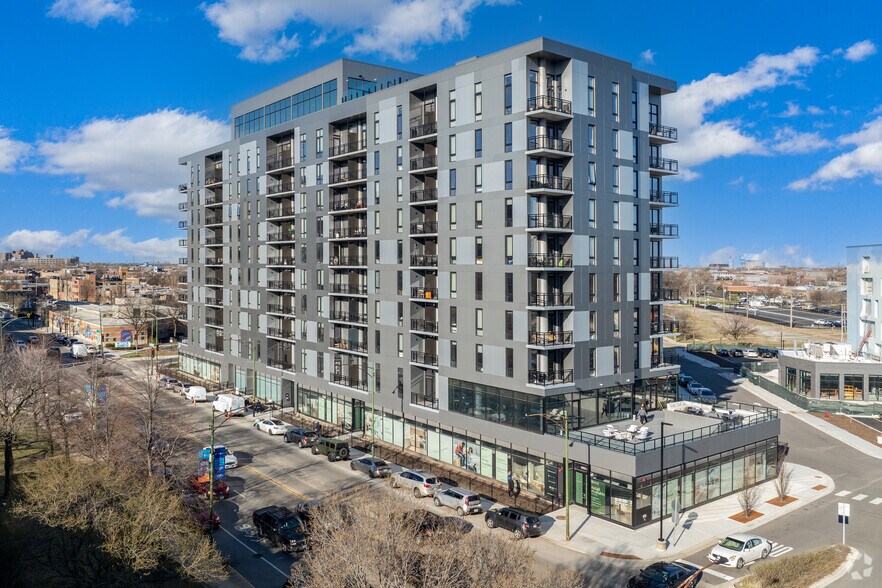 2050 W Ogden Ave, Chicago, IL à louer - Photo du bâtiment - Image 1 de 3