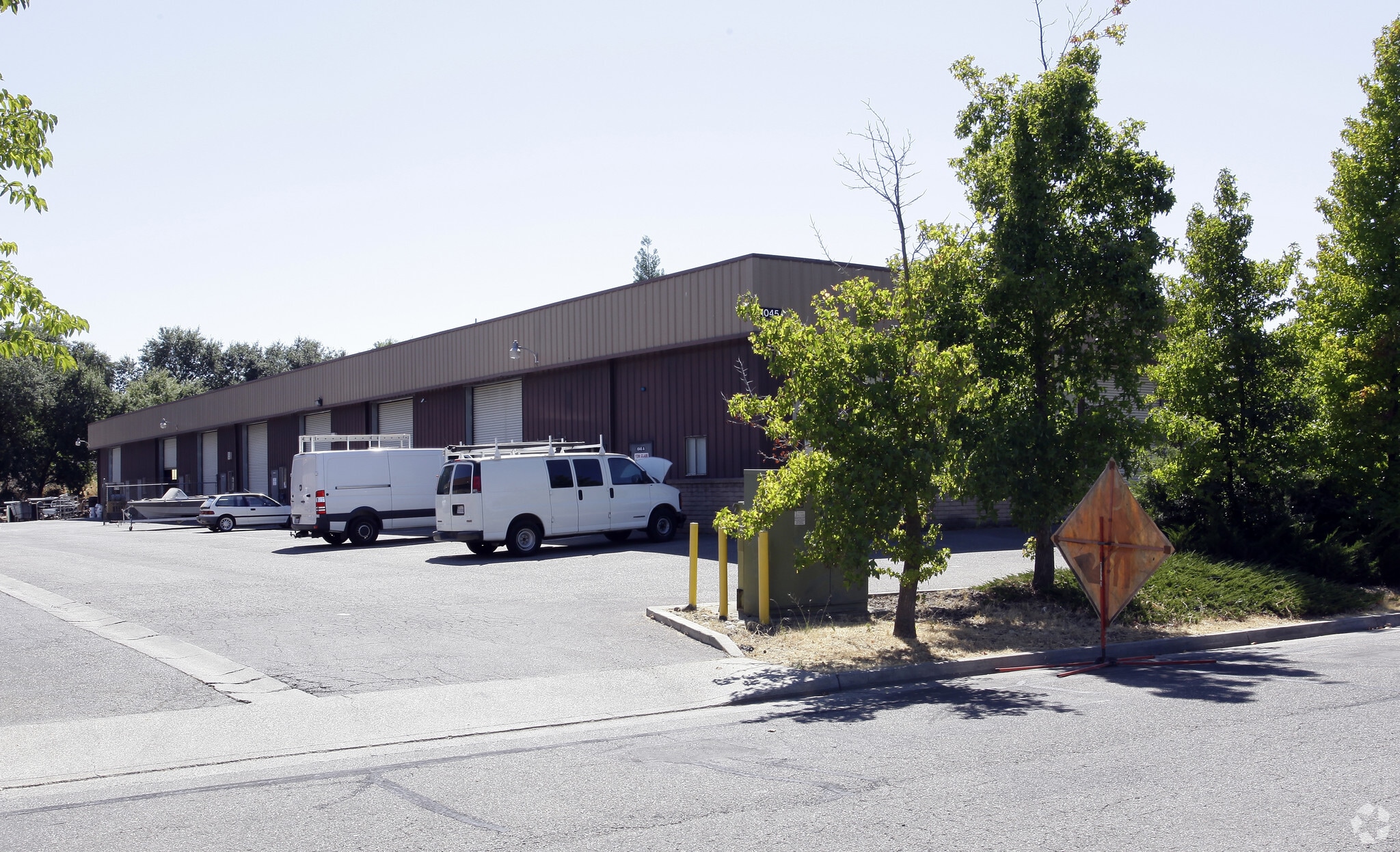 1045 Triangle Ct, West Sacramento, CA for lease Primary Photo- Image 1 of 4