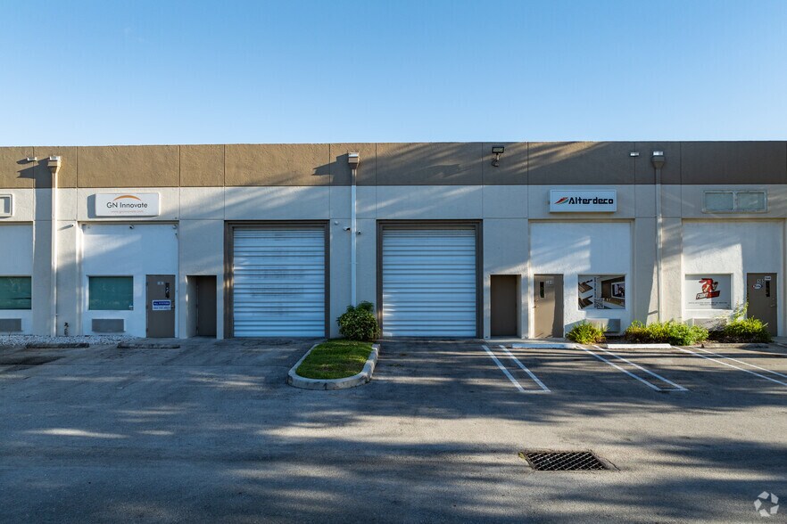 2050 N Andrews Ave, Pompano Beach, FL à louer - Photo du bâtiment - Image 3 de 7
