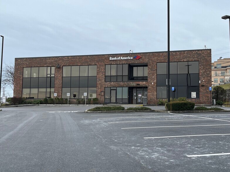 100 Midway Rd, Cranston, RI à louer - Photo du bâtiment - Image 3 de 16